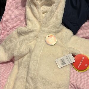 Brand new  bear onesie, never worn size 0-3 month great reviews on website